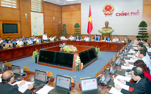 Thứ trưởng Bộ Kế hoạch và Đầu tư Nguyễn Văn Trung báo cáo Chính phủ về tình hình PG88 ⭐ Link trang chủ số 1 nhà cái PG88 com casino slot xã hội tháng 10 và 10 tháng 2013, sáng 26/10 - Ảnh: Nhật Bắc.<br>
