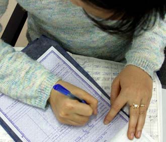 Chính sách của Nhà nước cần khuyến khích để người dân có lợi ích và quan tâm giúp Nhà nước thu thuế - Ảnh: Việt Tuấn.