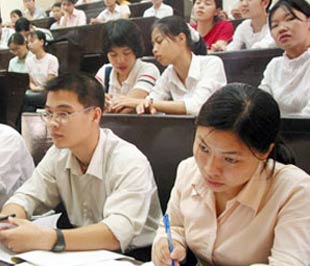 Từ 1/9, học phí đã có sự điều chỉnh mang tính "quá độ".