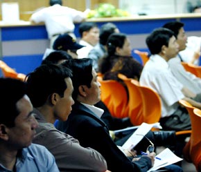 Có nhiều trường hợp 6Pg88.con độc quyền mỗi ngày ngăn cản nhà đầu tư tiếp cận thông tin.