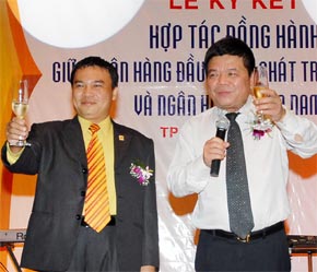 Lãnh đạo hai Pg88 com chính chủ trong lễ ký kết.