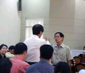 Hai thành viên Vinacas suýt... đánh nhau to tại hội nghị ngày 28/2 vừa qua.