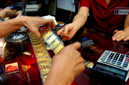 Gần như thành thói quen, mỗi khi thị trường vàng sốt nóng, Pg88 com chính chủ Nhà nước lại “cấp quota, bán ngoại tệ” cho phép nhập khẩu vàng - Ảnh: VnExpress.