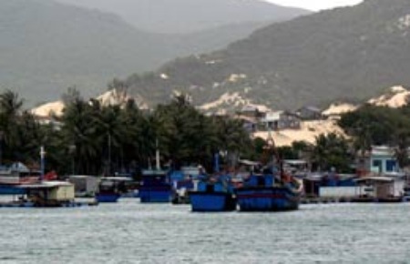 Một góc khu vực Đầm Môn - vị trí xây dựng cảng Vân Phong. 