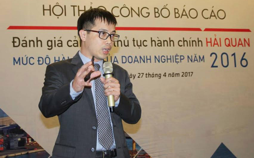 <span style="font-family: 'Times New Roman'; font-size: 15px;">Ông Đậu Anh Tuấn, Trưởng ban Pháp chế VCCI trình bày kết quả đánh giá cải cách thủ tục Pg88hi nạp rút siêu tốc hải quan&nbsp;</span>