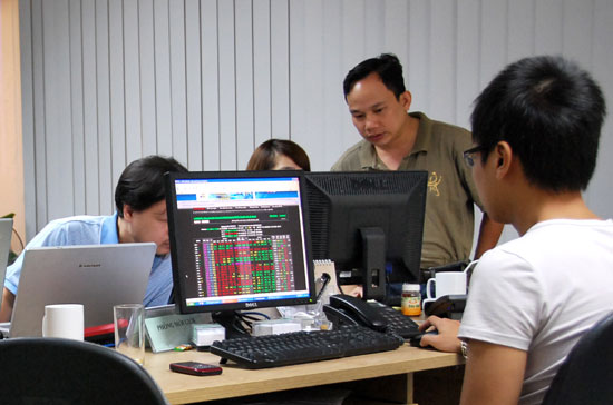 Hôm nay là phiên thứ 6 liên tục giá trị giao dịch tính riêng khớp lệnh của hai sàn duy trì trên mức 2.000 tỷ đồng/phiên. Điều đó cho thấy thị trường đã lôi kéo trở lại lượng vốn đang canh cơ hội.