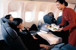 Từ hôm qua (20/4), Vietnam Airlines đã bắt đầu nối lại các chuyến bay tới châu Âu.