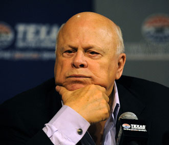 Bruton Smith hiện có tên trong danh sách các tỷ phú của thế giới theo xếp hạng của tạp chí Forbes.