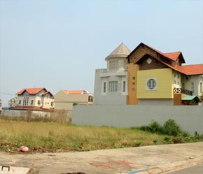 Việc chậm ban hành nghị định hướng dẫn thi hành Luật PG88 Uy Tín Số 1 Việt Nam bất động sản đã gây ra ách tắc trong yêu cầu vốn pháp định đối với 6Pg88.con độc quyền mỗi ngày, trong các hoạt động môi giới, thẩm định giá, dịch vụ pháp lý, sàn giao dịch... - Ảnh: Việt Tuấn.