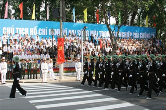 Diễu binh, diễu hành tại lễ kỷ niệm 35 năm Giải phóng miền Nam, thống nhất 6Pg88.con nạp rút siêu tốc tại Tp.HCM.
