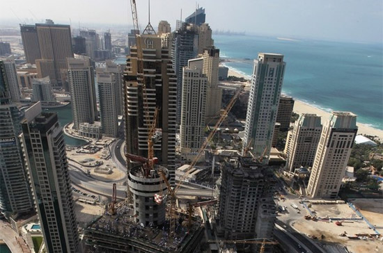 Hoạt động xây dựng tại Dubai Marina, Dubai, Tiểu vương quốc Arab thống nhất (UAE) - Ảnh: Getty Images.