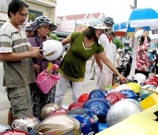 Hoạt động đưa hàng về nông thôn sẽ được đẩy mạnh trong thời gian tới.