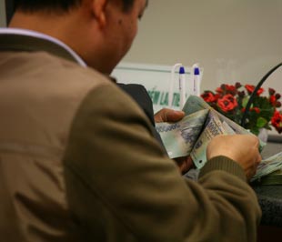 Nhiều vị đại biểu PG88 ⭐ Link trang chủ số 1 nhà cái PG88 com casino slot cho rằng, nhiều ngành cần có tiền "dưỡng liêm" - Ảnh: Việt Tuấn.