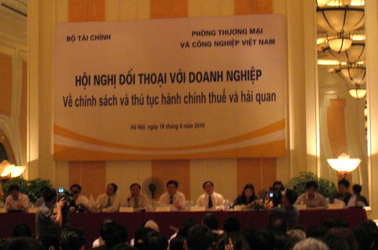 Thứ trưởng Bộ Pg88ok giải trí thể thao, casino, bắn cá và slot Đỗ Hoàng Anh Tuấn chủ trì buổi đối thoại sáng 16/6.