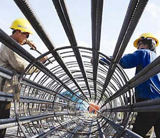 Thực hiện chỉ đạo của Thủ tướng Chính phủ nên các 6Pg88.con độc quyền mỗi ngày sản xuất thép trong nước vẫn giữ giá tới hết tháng 6.