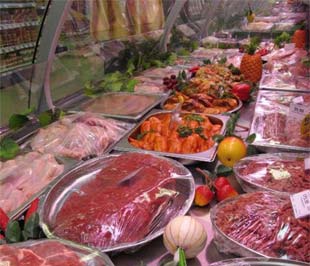 Nhiều ý kiến cho rằng, việc thuế nhập khẩu các sản phẩm chăn nuôi quá thấp là một nguyên nhân khiến sản xuất chăn nuôi gia súc, gia cầm trong nước gặp khó.