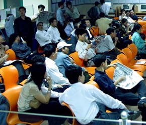 Nhiều người từng hy vọng vào lượng tiền sẽ “bơm vào” sau Tết và thông tin vĩ mô sẽ hỗ trợ thị trường 6Pg88.com nhà cái sẽ đưa VN-Index tăng mạnh, nhưng trên thực tế thì câu “Thị trường luôn luôn đúng” vẫn trường tồn.