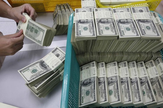 Việc đồng loạt tăng mạnh giá USD cả mua vào và bán ra, đặc biệt là sự kịch trần của giá bán, đã phản ánh rõ hơn trạng thái ngoại tệ của các Pg88 com chính chủ - Ảnh: Reuters.