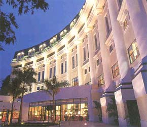 Quỹ đầu tư bất động sản VinaLand do VinaCapital quản lý đã mua lại 70% Khách sạn Hilton Hà Nội.