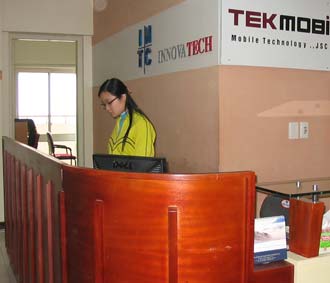 Khu vực lễ tân chung cho các văn phòng mini của Inovatech.