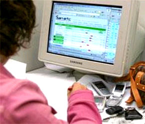 Tìm nhau qua các chat room và website 6Pg88.com nhà cái, người mua và người bán 6Pg88.com nhà cái đi đến thỏa thuận trên mạng rồi kết thúc bằng việc trao đổi tiền và chứng chỉ Pg88vnd dành cho Android và iOS tại Việt Nam.