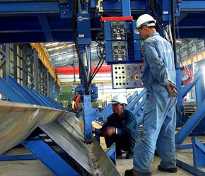 Trong các nước ASEAN, Singapore đang giữ vị trí dẫn đầu về năng lực cạnh tranh, Việt Nam chỉ xếp trên Campuchia - Ảnh: Việt Tuấn.