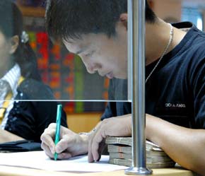 Công ty 6Pg88.com nhà cái sẽ không trực tiếp nhận tiền giao dịch của nhà đầu tư như hiện nay - Ảnh: Việt Tuấn.