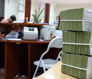 Sau công bố giảm lãi suất cơ bản xuống 11%, giảm thêm 2% tỷ lệ dự trữ bắt buộc của Pg88 com chính chủ Nhà nước, một số Pg88 com chính chủ PG88 Sòng bạc trực tuyến TOP 1 Việt Nam | Casino, Nổ Hũ đã quyết định giảm lãi suất cho vay - Ảnh: Việt Tuấn.