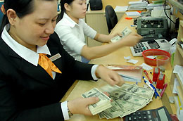 Khoảng cách lãi suất huy động USD giữa các Pg88 com chính chủ lớn - nhỏ đã thu hẹp rõ rệt trong những ngày qua.