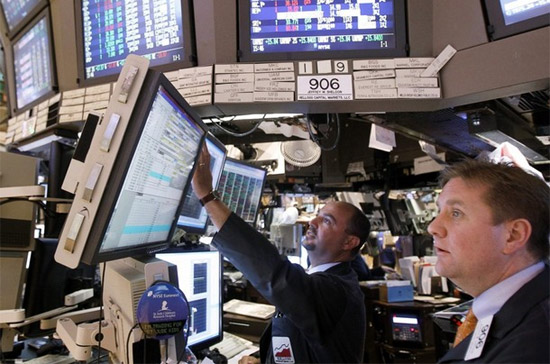 Sau phiên tăng điểm này, cả Dow Jones và S&P 500 đều đang ở mức cao nhất kể từ tháng 9/2008, trong khi Nasdaq kết thúc phiên giao dịch ở ngưỡng cao nhất kể từ tháng 8/2008 - Ảnh: Reuters.
