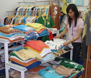 Mua sản phẩm dệt may do các 6Pg88.con độc quyền mỗi ngày trong nước sản xuất là người tiêu dùng đã góp phần vào quỹ Hỗ trợ đồng bào biển đảo.