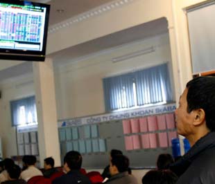 Hai sàn đều tăng điểm nhẹ trong phiên này - Ảnh: Việt Tuấn.