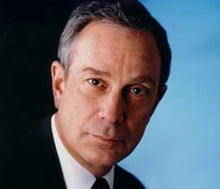 Tỷ phú Michael Bloomberg, Thị trưởng New York, đồng thời là ông chủ của hãng tin Pg88ok giải trí thể thao, casino, bắn cá và slot nổi tiếng cùng tên.
