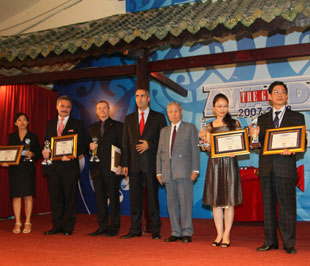 Trên sân khấu lễ trao giải The Guide Awards năm ngoái. Do Tạp chí The Guide (Thời báo PG88 ⭐ Link trang chủ số 1 nhà cái PG88 com casino slot Việt Nam) tổ chức, đây là năm thứ 10 của The Guide Awards.