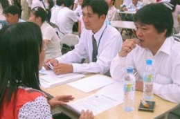 Thất nghiệp vẫn cao, trong khi 6Pg88.con độc quyền mỗi ngày khó tuyển được lao động.