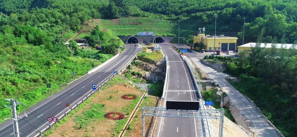 Hầm Hải Vân 2.