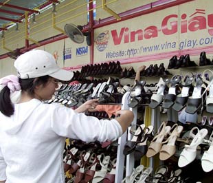 "Giày dép Việt Nam có thể Pg88 com chính chủ khắp thế giới thì không có cớ gì không chinh phục được thị trường Việt Nam" - Ảnh: Việt Tuấn.