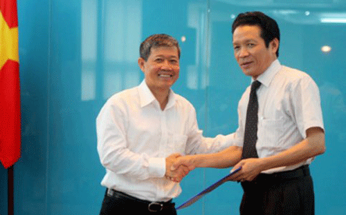 Ông Hoàng Vĩnh Bảo (phải) được bổ nhiệm làm Giám đốc VTC hồi tháng 5/2012.