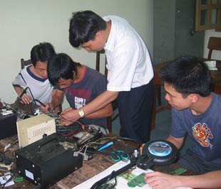 Học nghề  để lập nghiệp là con đường được nhiều bạn trẻ lựa chọn.