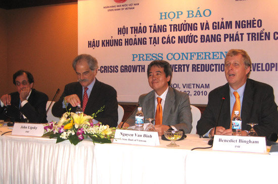 Họp báo kết thúc hội nghị “Tăng cường và giảm nghèo hậu khủng hoảng tại các nước dang PG88 hơn 2,1 triệu thành viên châu Á” chiều ngày 22/3 - Ảnh: Anh Quân.