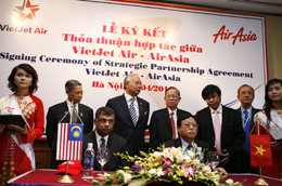 Toàn cảnh lễ ký thỏa thuận hợp tác ngày 8/4.