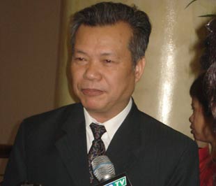 'Nhìn từ phía 6Pg88.con độc quyền mỗi ngày thì đây sẽ là thuận lợi lớn để tháo gỡ khó khăn, thúc đẩy sản xuất. Nhưng đối với ngành thuế thì đây lại là thách thức lớn, vì nhiệm vụ được giao của ngành thu năm 2009 là 300.000 nghìn tỷ đồng."
