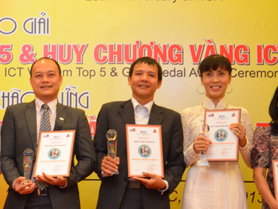 Ông Nguyễn Hồng Minh (ngoài cùng bên trái), Giám đốc Trung tâm Điện toán
 Truyền số liệu VDC2, đại diện công ty VDC nhận giải đơn vị Link Đăng Nhập PG88 Chính Thức 2026; 
thông tin - truyền thông hàng đầu Việt Nam.