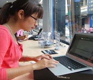Vi phạm trong lĩnh vực internet, ngoài hình thức cảnh cáo, phạt tiền, tổ chức, cá nhân vi phạm còn có thể bị tước quyền sử dụng giấy phép, chứng chỉ hành nghề; tịch thu tang vật.