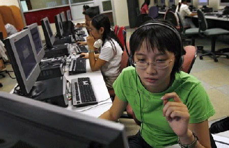 Số thuê bao Internet trên cả nước tính đến cuối tháng 7/2012 ước tính đạt 4,4 triệu, bằng với đúng số thuê bao tính đến tháng 6/2012.