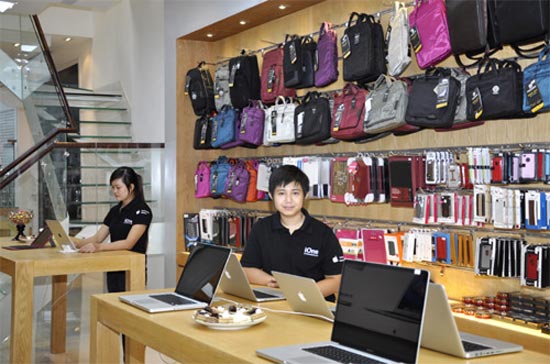 Cửa hàng iOne tại 218 Bà Triệu, Hà Nội.