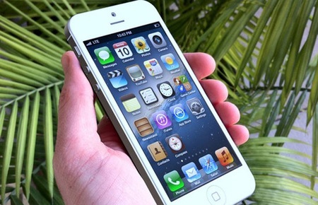 Nếu mua iPhone 5 xách tay sẽ có hàng ngay, không phải chờ đợi, không phải làm hợp đồng với nhà mạng, nhưng lại lo ngại về vấn đề chất lượng của máy...