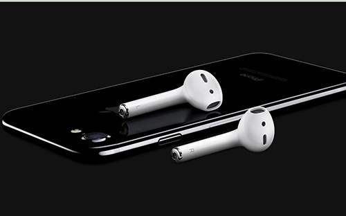 <span style="font-family: "Times New Roman"; font-size: 14.6667px;">iPhone 7 màu đen bóng (Jet Black) hàng xách tay có giá dự kiến cao nhất, 33 triệu đồng đối với&nbsp;</span><span style="font-family: "Times New Roman"; font-size: 14.6667px;">bản 128GB, bản</span><span style="font-family: "Times New Roman"; font-size: 14.6667px;">&nbsp;256GB giá 36 triệu, cao hơn các màu khác 5 triệu đồng.</span>