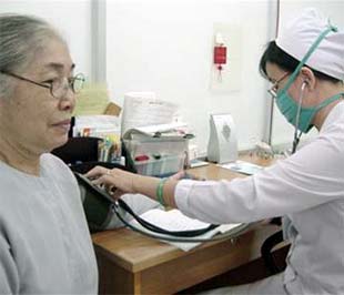 Kéo dài thời gian khám bệnh là nỗ lực của các bệnh viện trong việc nâng cao chất lượng khám chữa bệnh.