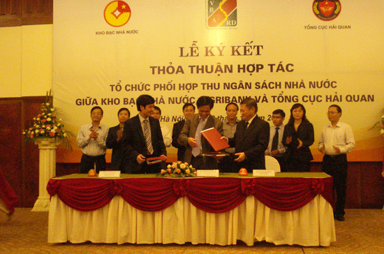 Lễ ký kết giữa Tổng cục Hải quan, Kho bạc Nhà nước và Agribank.